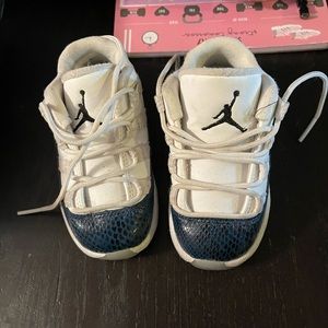 Jordan 11 low snakeskin 6C